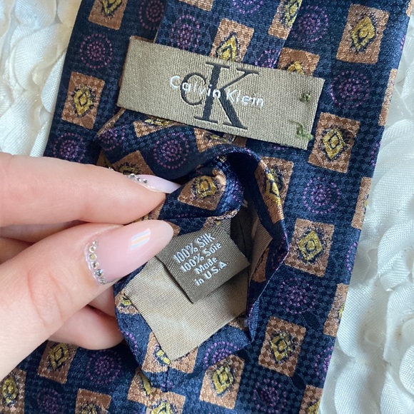 New Calvin Klein silk tie - Picture 2 of 2